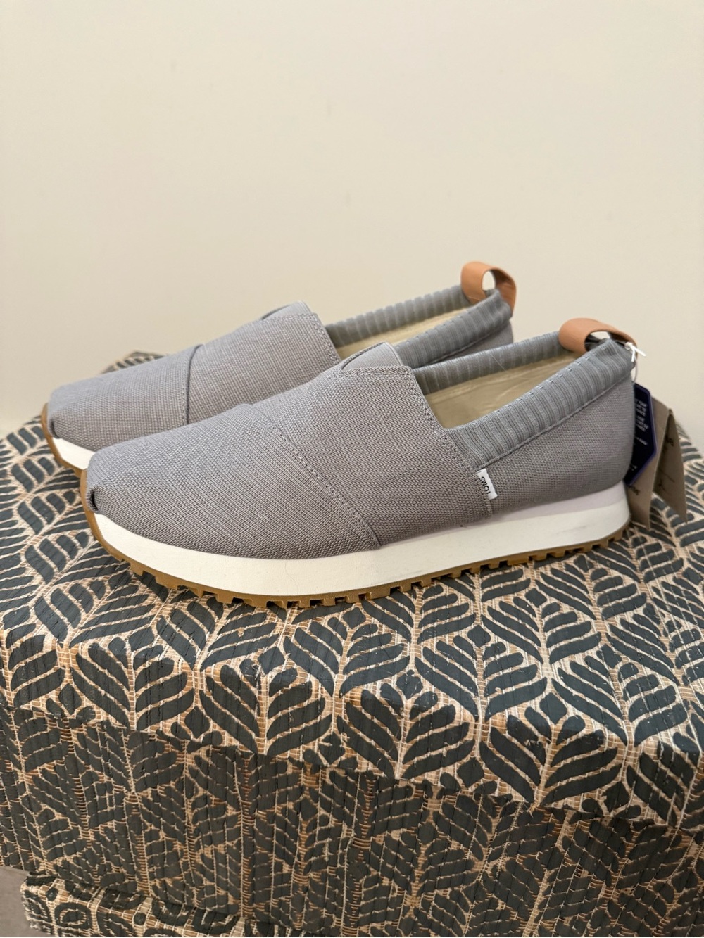 Slip-On Casual TOMS Women’s Sneakers in Light Gray